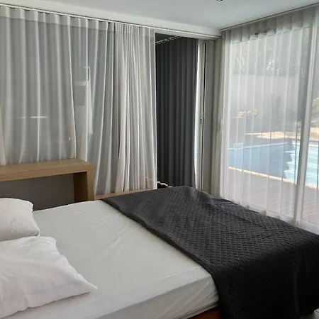 Cosy Avec Piscine Partagee *